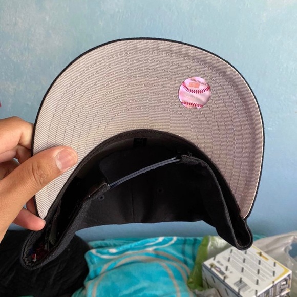 Seattle mariners hat - Picture 3 of 3